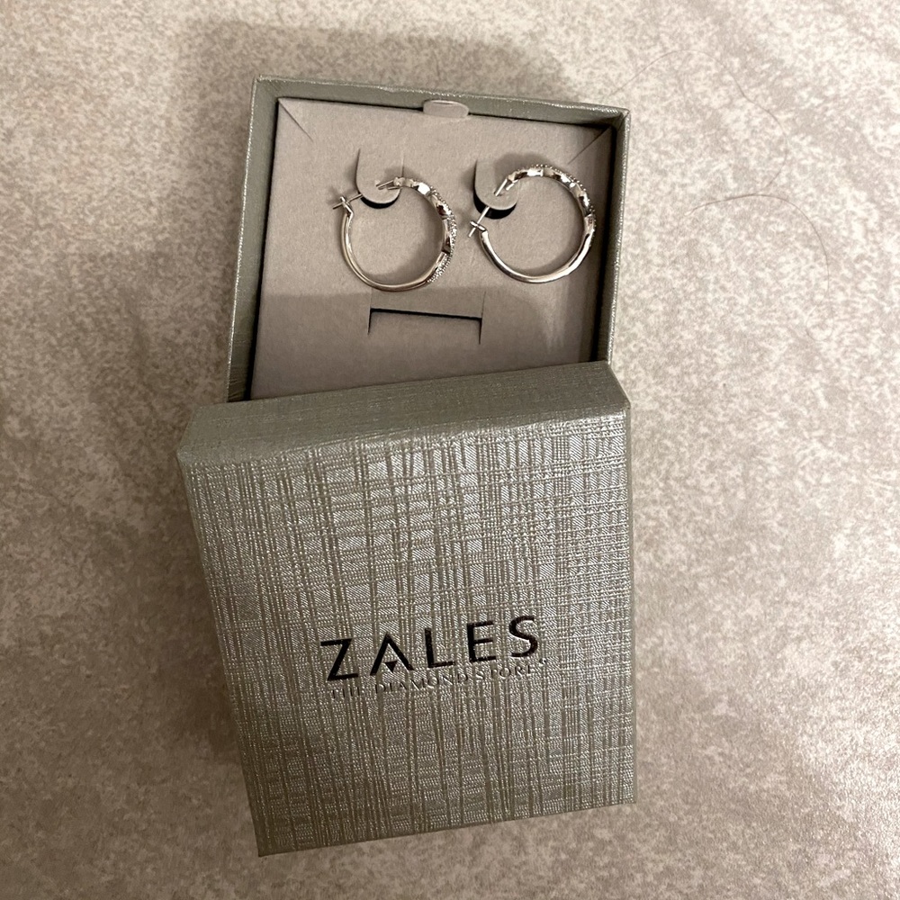Zale’s Hoop Earrings